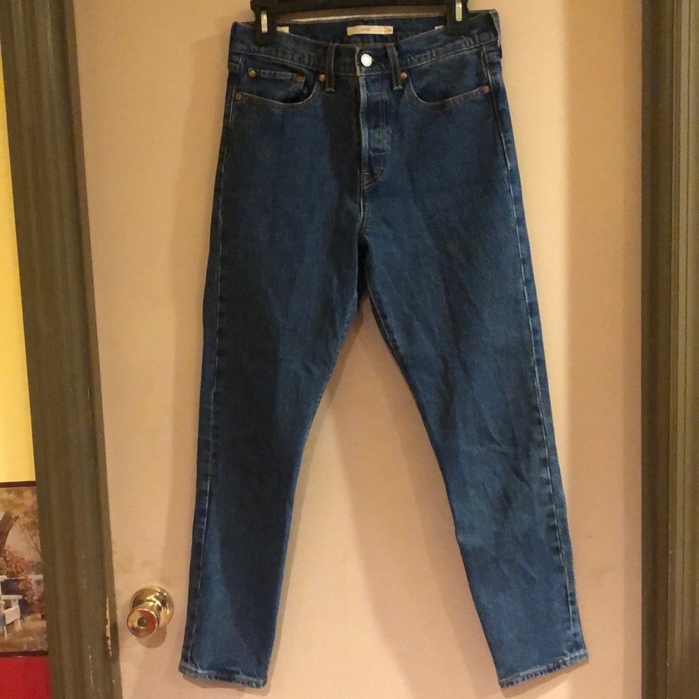 Levi wedgie jeans size 28